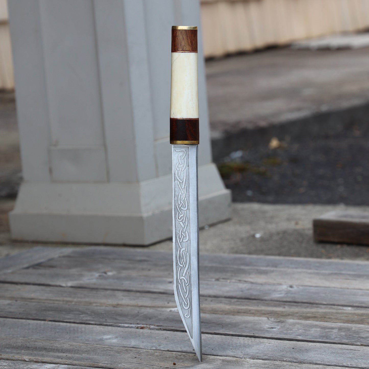 Seax Viking Hilda D2 Steel Sheesham Wood Bone Handle