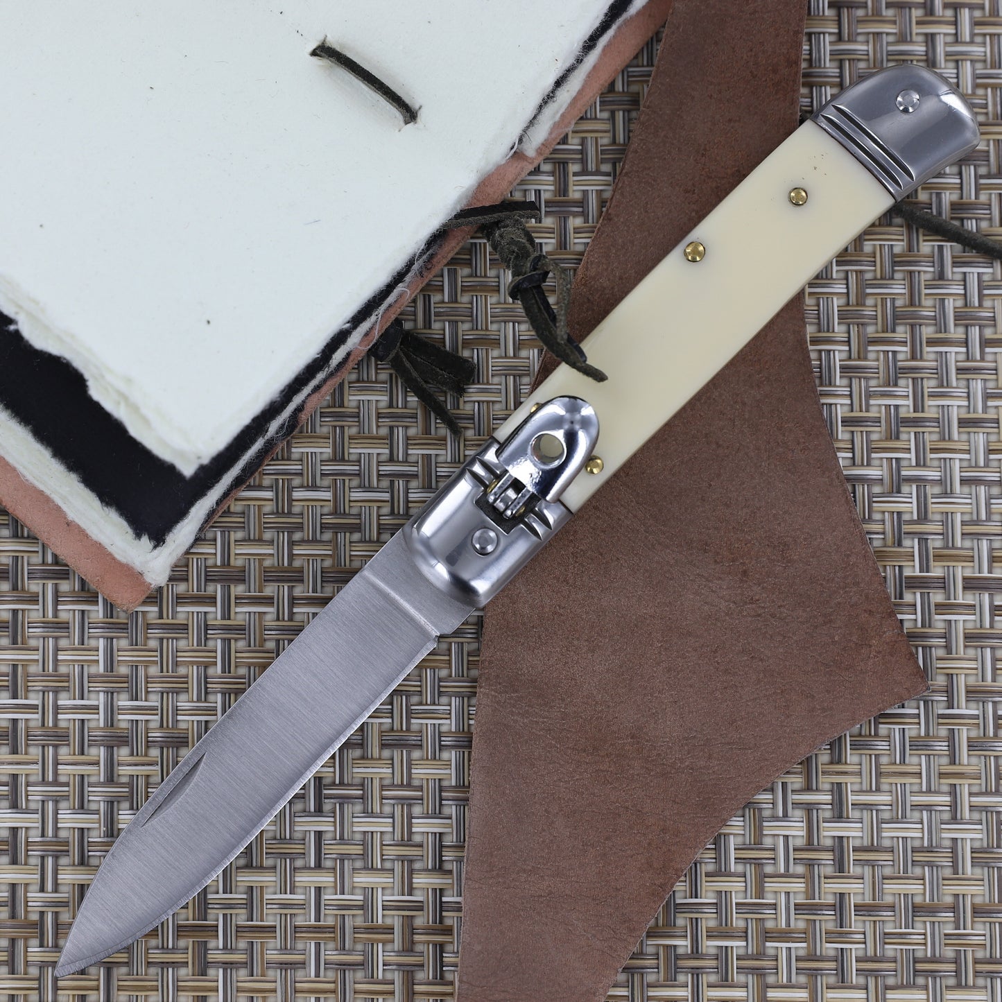 Dense Fog Lever Lock Automatic Switchblade Knife