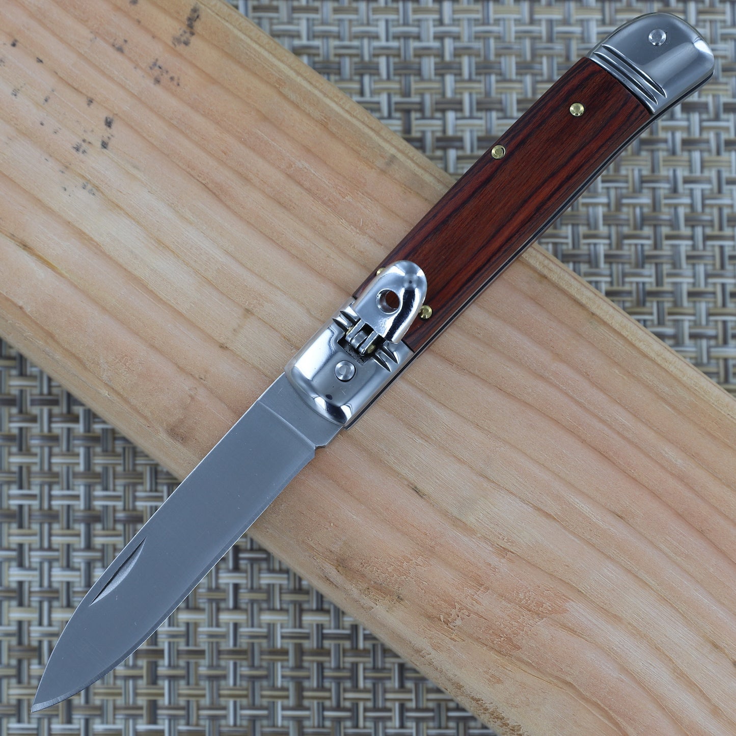 Resourcefulness Lever Lock Automatic Switchblade Knife